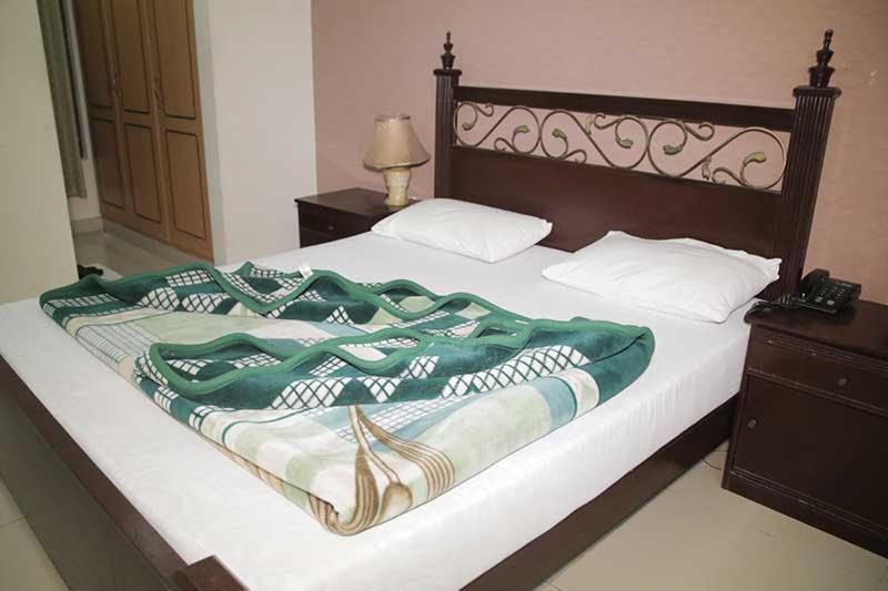 บัตต์ ลอดจ์ 4 Hotel อิสลามาบัด ภายนอก รูปภาพ